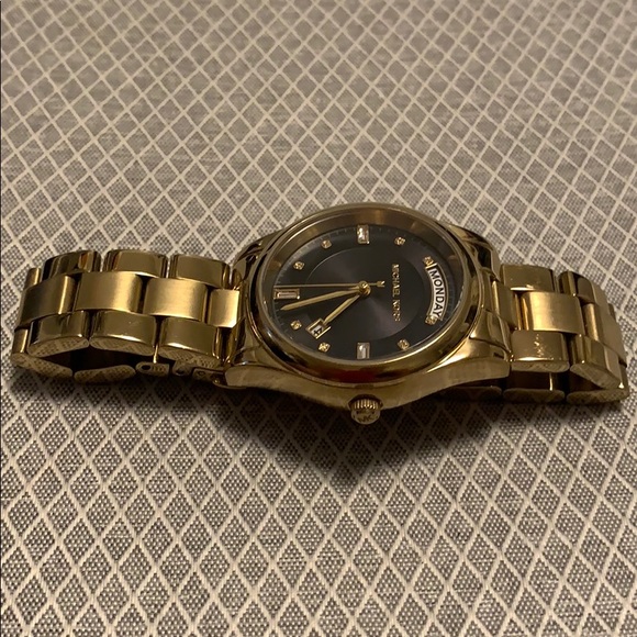 Watch - Picture 3 of 3